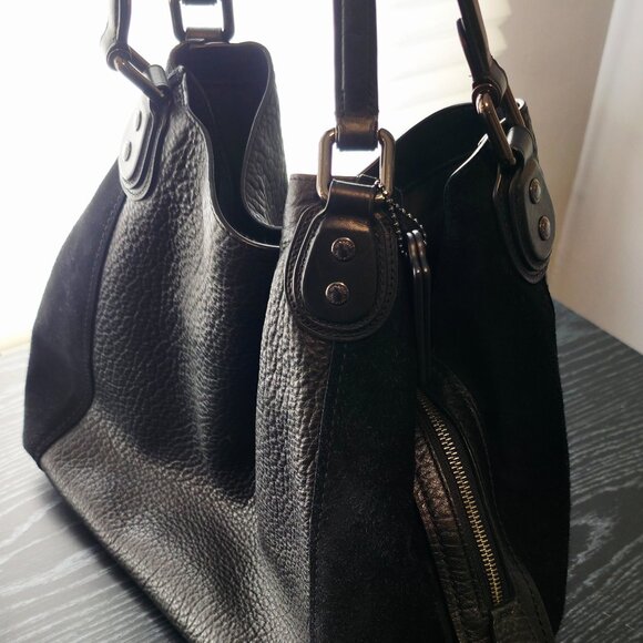 Perfect for fall - Authentic Coach Black Pebbled Leather & Suede Shoulder Bag - Picture 3 of 4